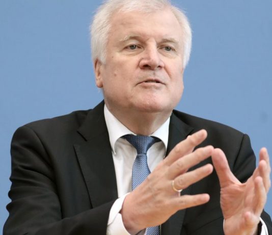 Cancellation claims: Horst Seehofer, the Teflon boss