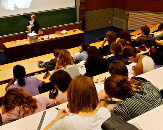Studies of medicine : toward the end of the numerus clausus ?