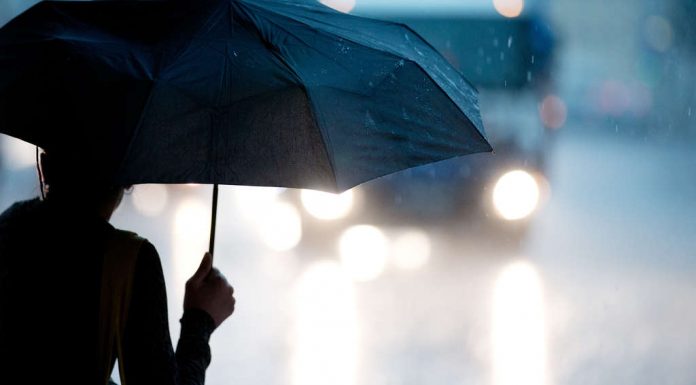 Captured truck pedestrian, a car rolled over him – man has no Chance