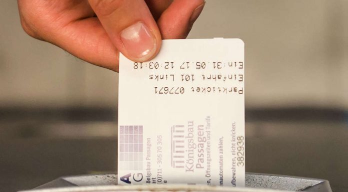 Despite the Parking ticket man to pay 335 Euro fine because he supposedly has no Ticket