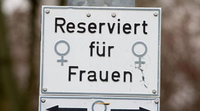 Man complains against a woman Parking – and gets right