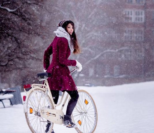 Ride a bike in ice and snow? Only for professionals!