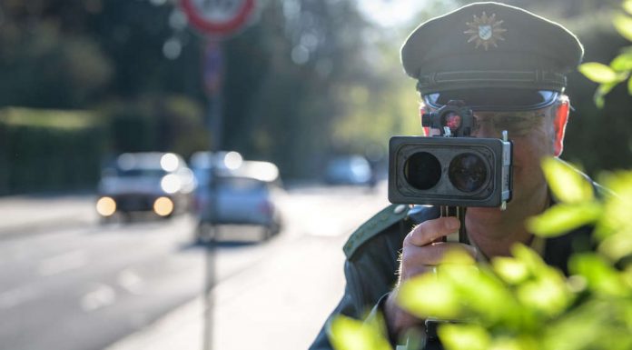 BMW-driver grid with 183 km/h through the city