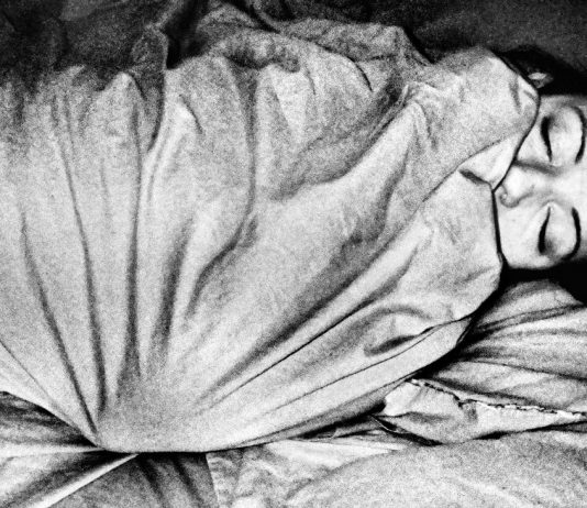 Nightmares: get Out of the horror movie in an endless loop