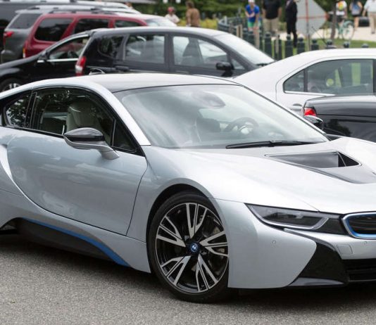 So radical is the fire Department extinguished a burning BMW i8