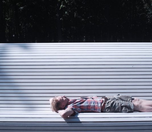 Summer time: What changes when we change the clocks?