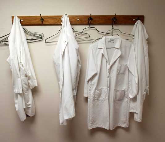 Suspicion of corruption: a pharmacist who diluted cancer drugs, could Doctors have bribed