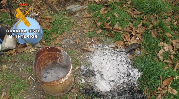 Arrested a businessman after the death of two immigrants who had hosted in a farmhouse without electricity or water