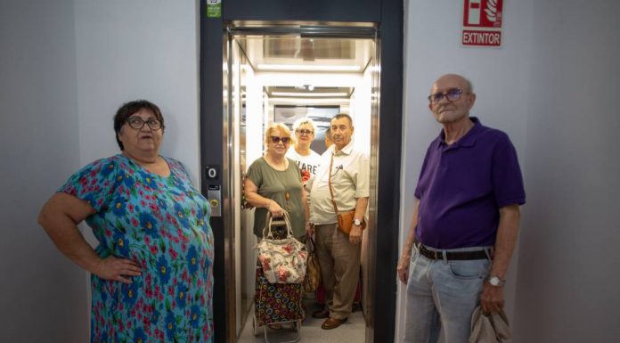 Take the shopping in an elevator after 40 years