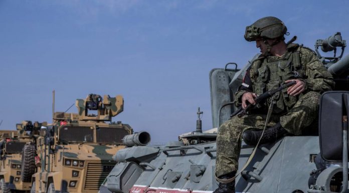 Russian troops and Turkish patrol the north of Syria while the US returns to the border
