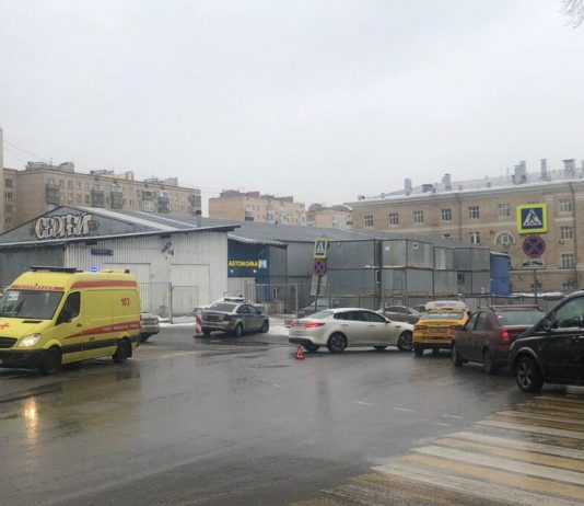 Driver knocked down an elderly woman near BTS in the North of the capital