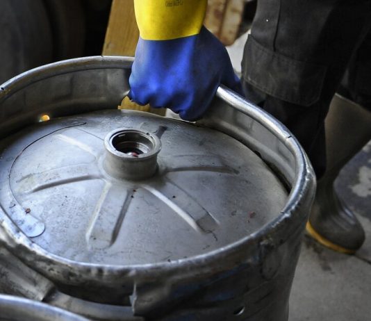 From a restaurant in the centre of Moscow, stole kegs of beer