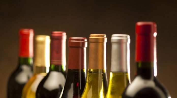 Roskoshestvo compared wine in cardboard packaging and bottles