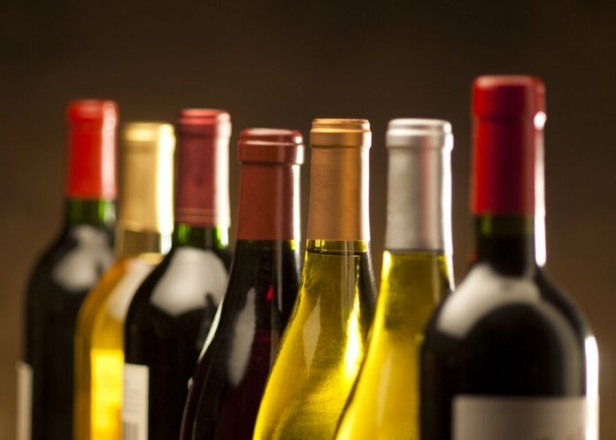 Roskoshestvo compared wine in cardboard packaging and bottles