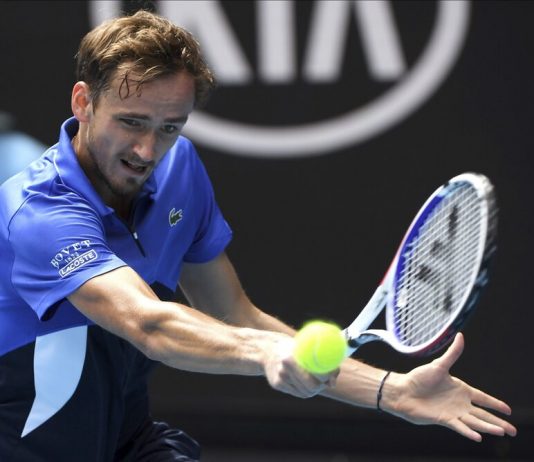 Tennis player Medvedev lost to Wawrinka in the fourth round of the Open championship of Australia