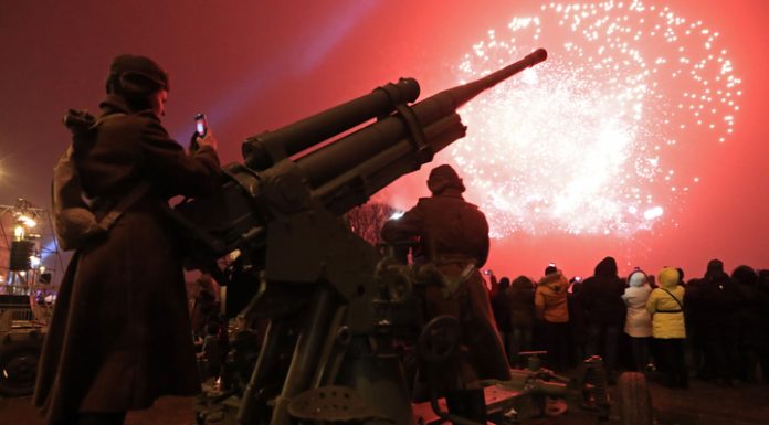 The 76th anniversary of liberation of Leningrad: salute 