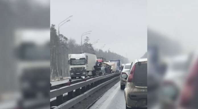 The amount of traffic on the Kiev highway in the capital from-for road accident The amount of traffic on the Kiev highway in the capital from-for road accident