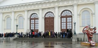 The Dali exhibition at the Manezh gathered a huge queue even before the opening