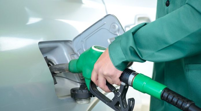 The expert explained how to determine underfilling of gasoline at the gas station