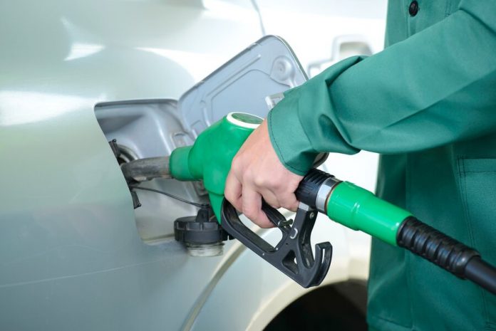 The expert explained how to determine underfilling of gasoline at the gas station