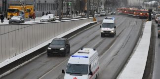 Two people were injured in an accident with three cars in the South-West of Moscow