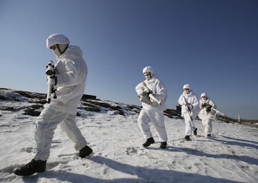 As Russian soldiers survive in extremely cold conditions