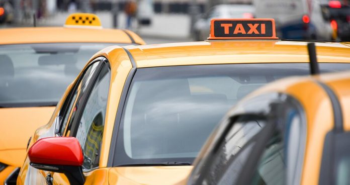 Called the average earnings of the Moscow taxi drivers