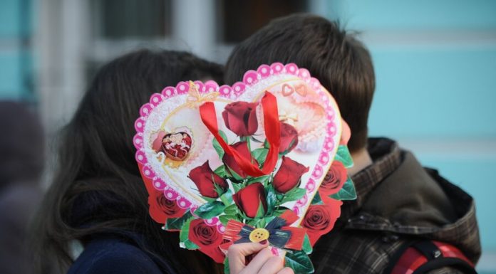 Cards from flowers, learn how to do in the "Aptekarsky ogorod" 14 Feb