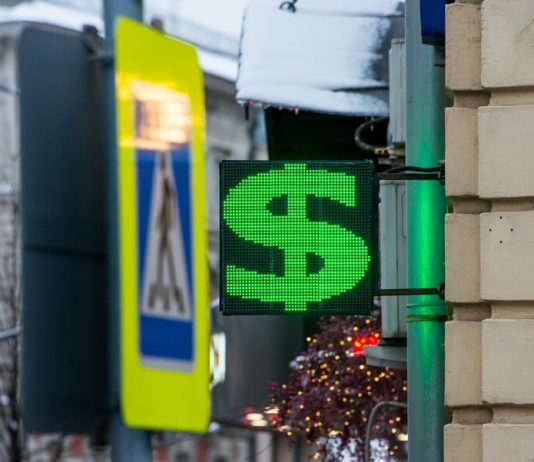 Dollar exchange rate exceeded 64 rubles for the first time since the beginning of December