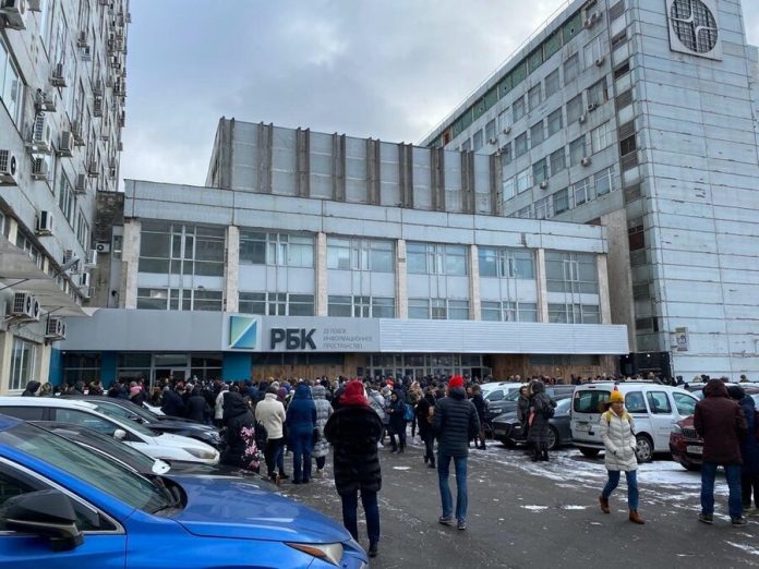 Employees of RBC in Moscow evacuated because of the smoke