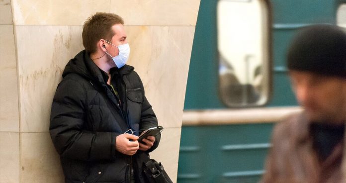 In the Moscow city Duma has proposed to distribute medical masks in the subway
