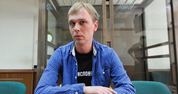 Ivan Golunov waiting for a personal apology from the Prosecutor's office, ZAO