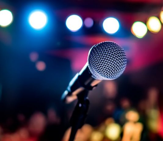 Moscow online: poetry slam with elements of performance