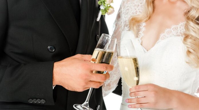 Moscow online: the first wedding in the train