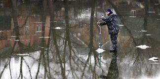Muscovites warned about the dangers of going out on the ice