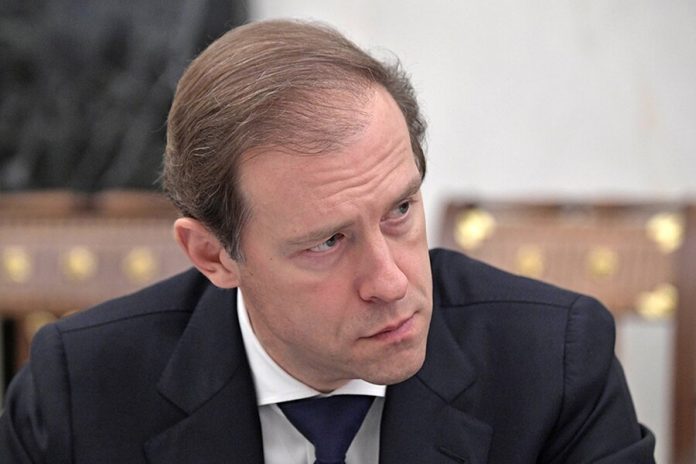 On Board emergency stranded SSJ-100 could be the head of the Ministry of industry and trade Manturov