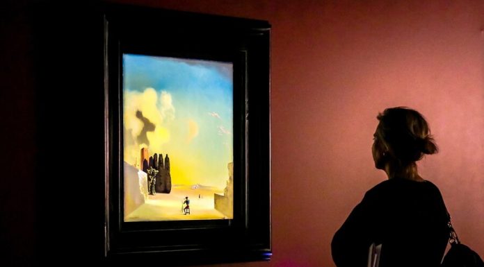 Opening hours of the exhibition of Dali works was extended until almost midnight