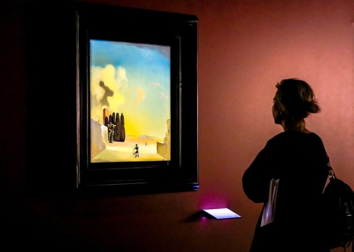 Opening hours of the exhibition of Dali works was extended until almost midnight