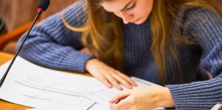 Parents of high school students will pass the exam with the children