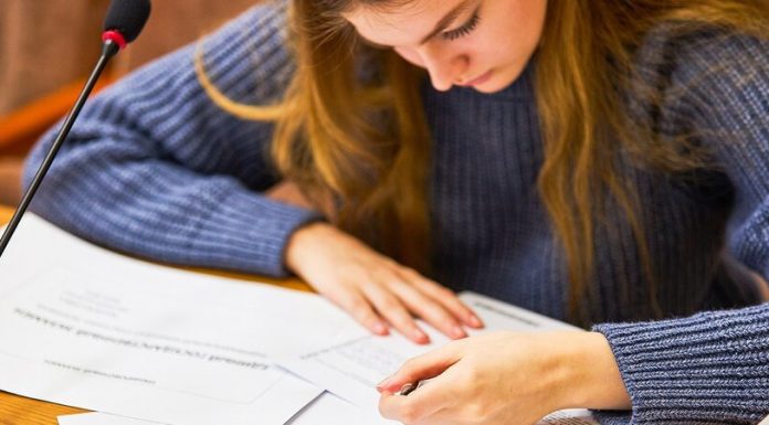 Parents of high school students will pass the exam with the children