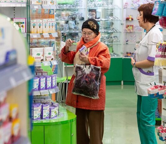 Putin instructed to take away the licenses of pharmacies, overprice due to coronavirus Putin instructed to take away the licenses of pharmacies, overprice due to coronavirus