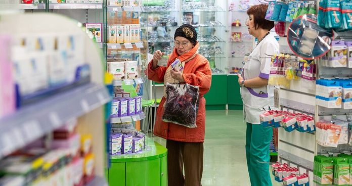 Putin instructed to take away the licenses of pharmacies, overprice due to coronavirus