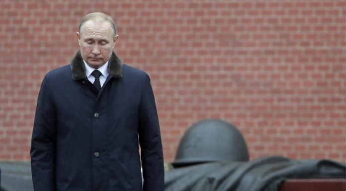 Putin laid a wreath at the Tomb of the Unknown Soldier