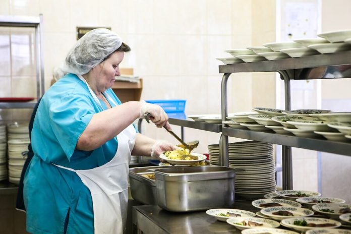 Putin said that the idea of free meals for primary classes is not supported from