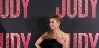 Renee Zellweger received the "Oscar" in the nomination "Best actress"