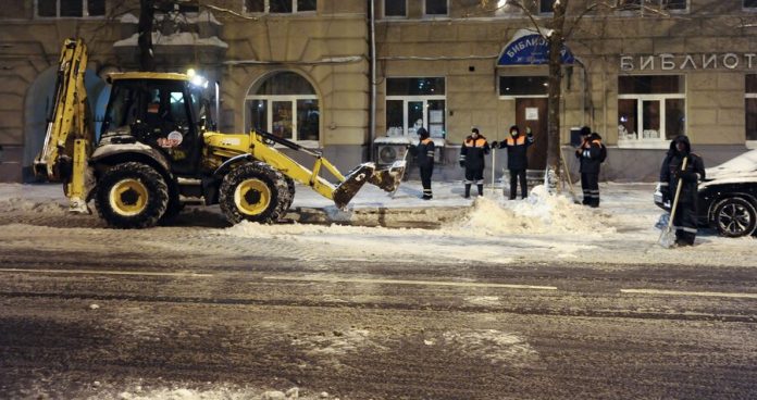 Roads and pavements will be treated from the ice in Moscow due to cold