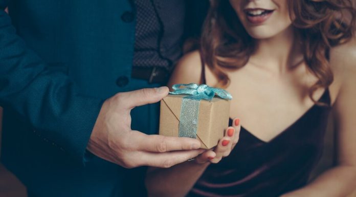 Romantic gifts will not save a failing relationship – psychologist Romantic gifts will not save a failing relationship – psychologist