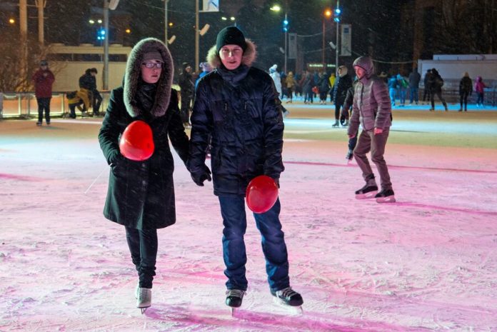 Russians prefer to look for a partner in the circle of friends