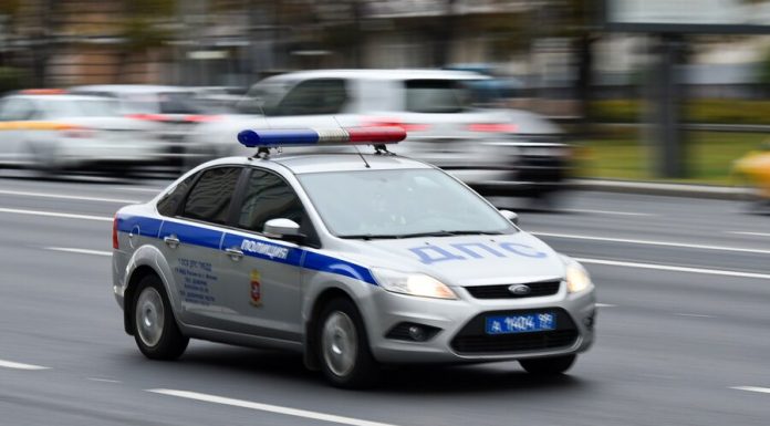 The car crashed into a tree in the East of Moscow