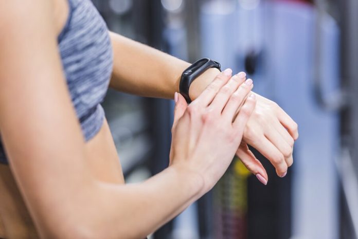The cardiologist told us about the benefits of the fitness bracelets